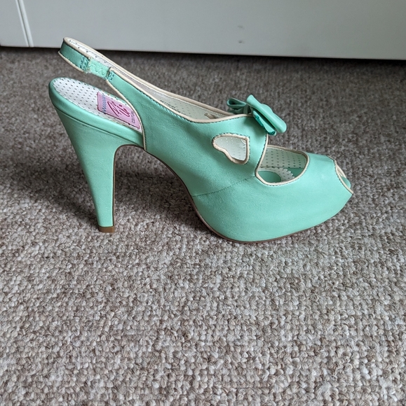 💖HP💖 NWOT Pin Up Couture Bettie Mint Sandal With Cutout Heart - Picture 7 of 13